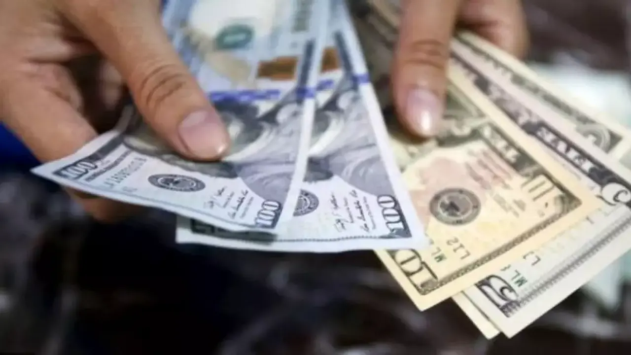 تطورات جديدة في سعر الدولار بعد تجاوزه حاجز 48.80 جنيه بالسوق المصرية